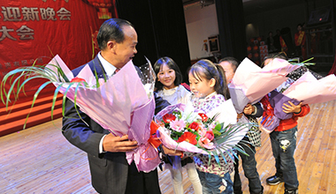 廣東霸王花集團(tuán)2014年迎新晚會(huì)暨2013年度表彰大會(huì)圓滿閉幕